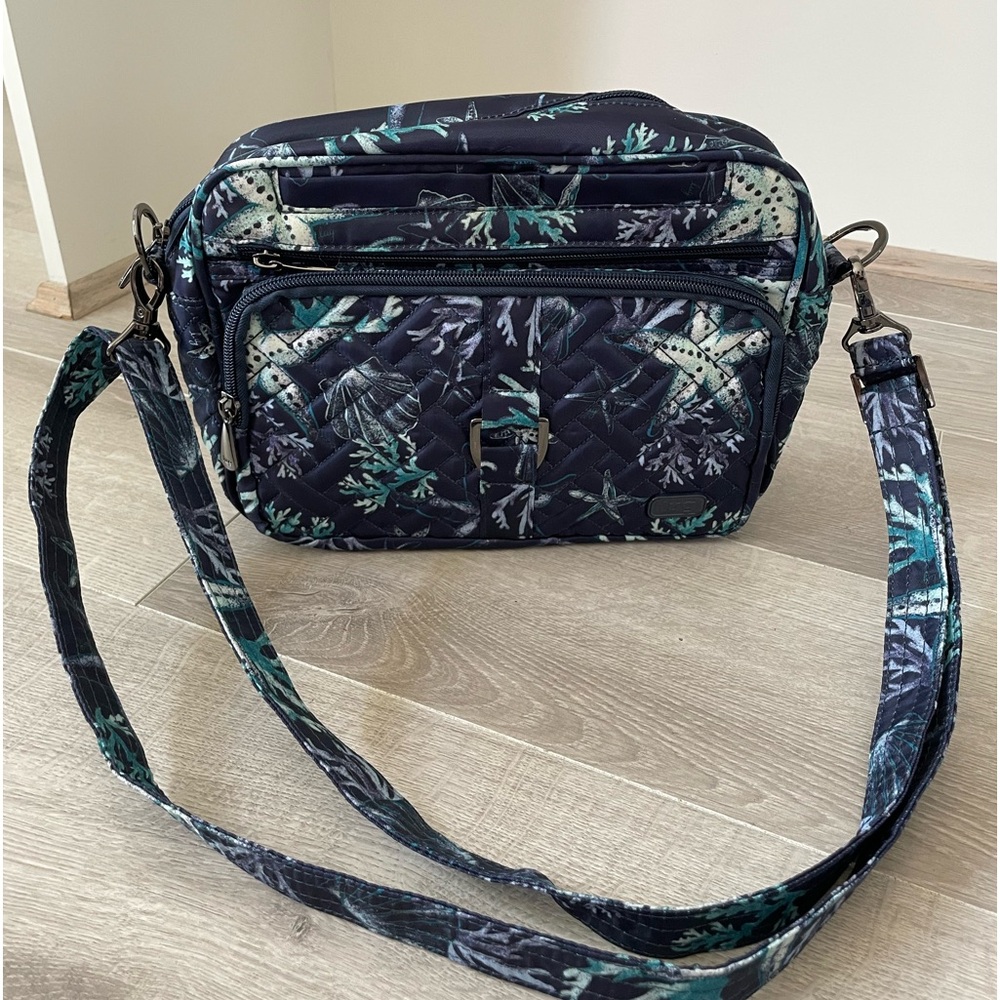 EUC Lug Carousel XL in Stars and Shells Navy